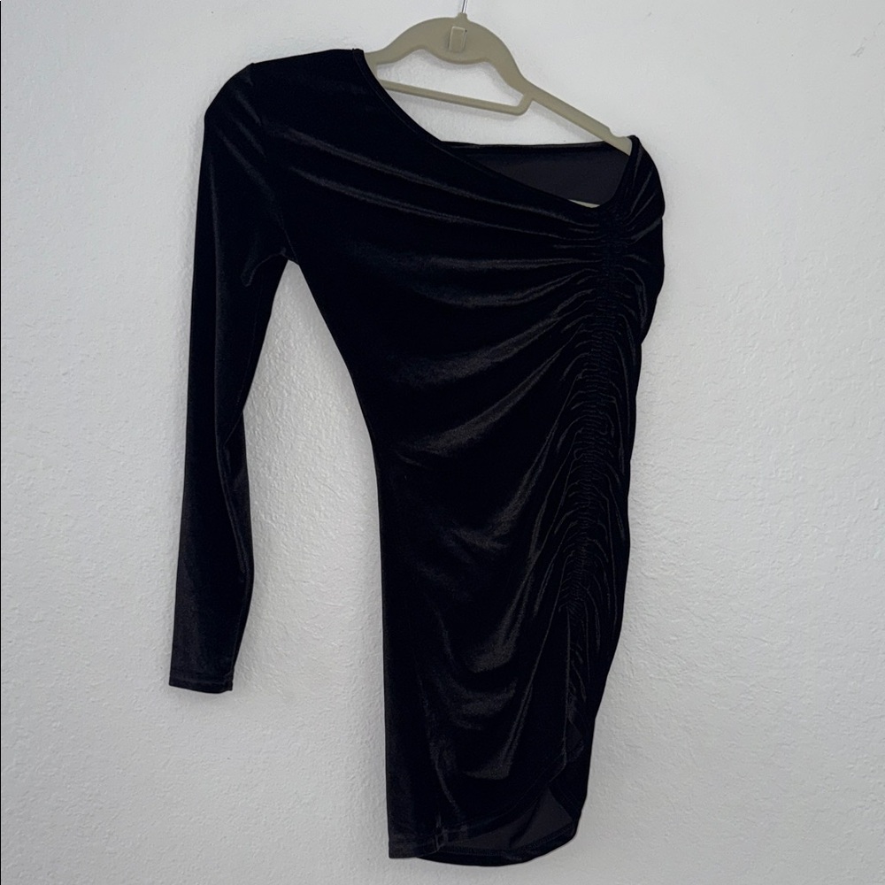 Elegant Black Velvet One Shoulder Dress